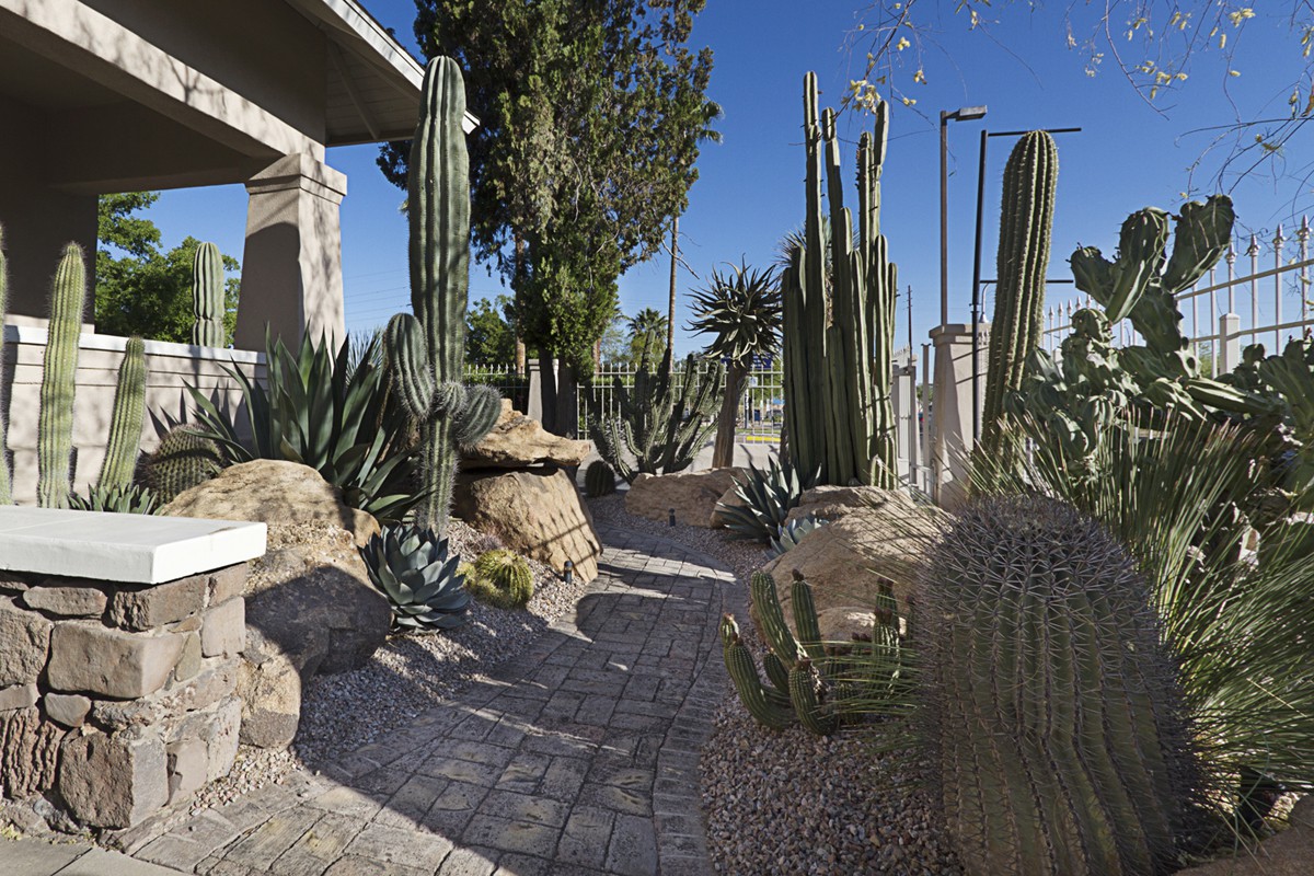 Exterior_115